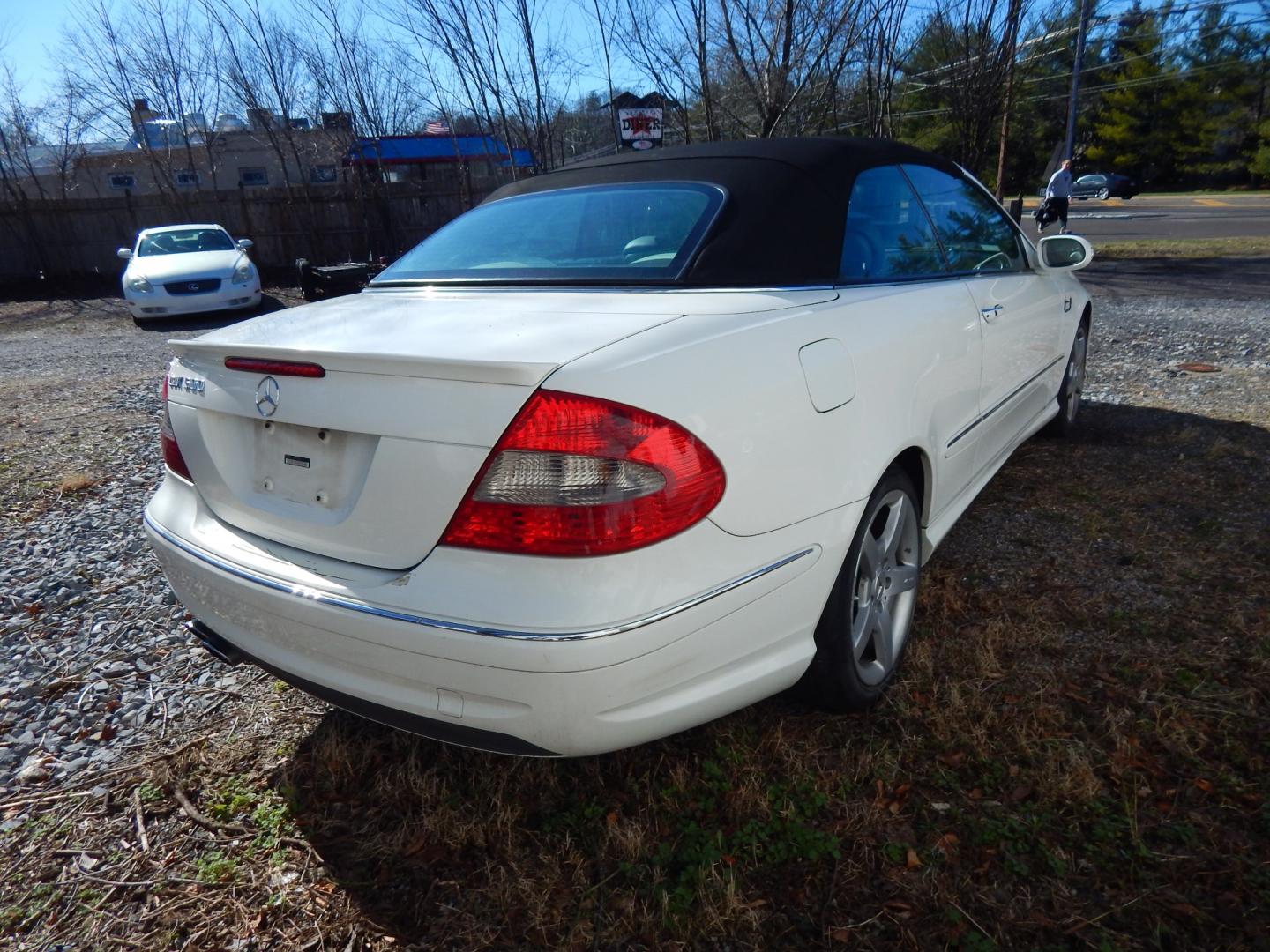 2006 White /Grey Leather Mercedes-Benz CLK-Class CLK 500 (WDBTK75J86F) with an 5.0L V8 engine, Automatic transmission, located at 6528 Lower York Road, New Hope, PA, 18938, (215) 862-9555, 40.358707, -74.977882 - Here we have a 2006 Mercedes CLK500 with a 5.0L V8 putting power to the rear wheels via an automatic transmission. This Mercedes has a rusted sub-frame that needs to be addressed. Vehicle starts up fine but can't be driven at road speeds in its current condition with the subframe issue. With that b - Photo#4